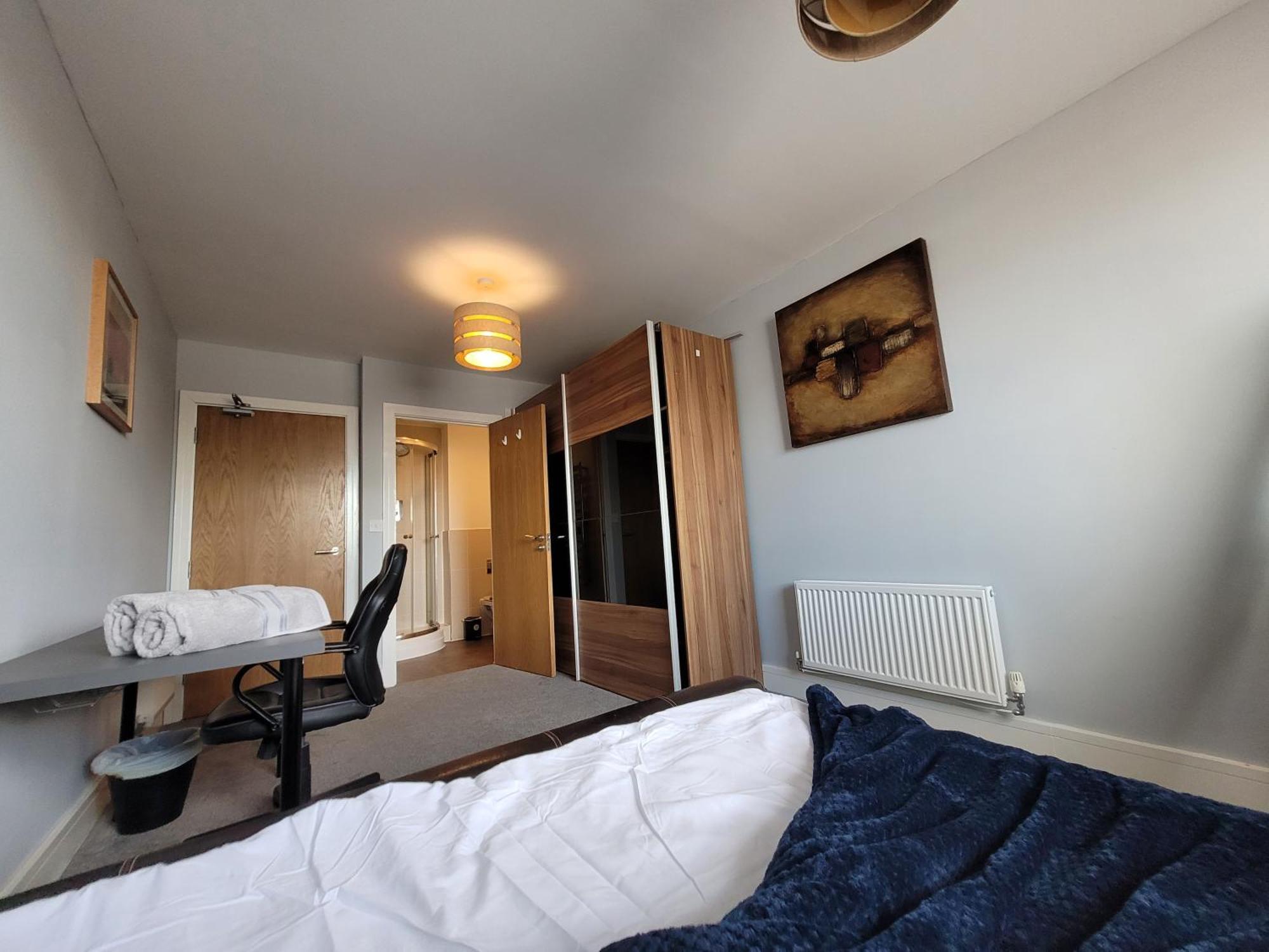 Lesley Court- A Lovely Spacious 2 Bedroom Apartment By Catchpole Stays เชมส์ฟอร์ด ภายนอก รูปภาพ