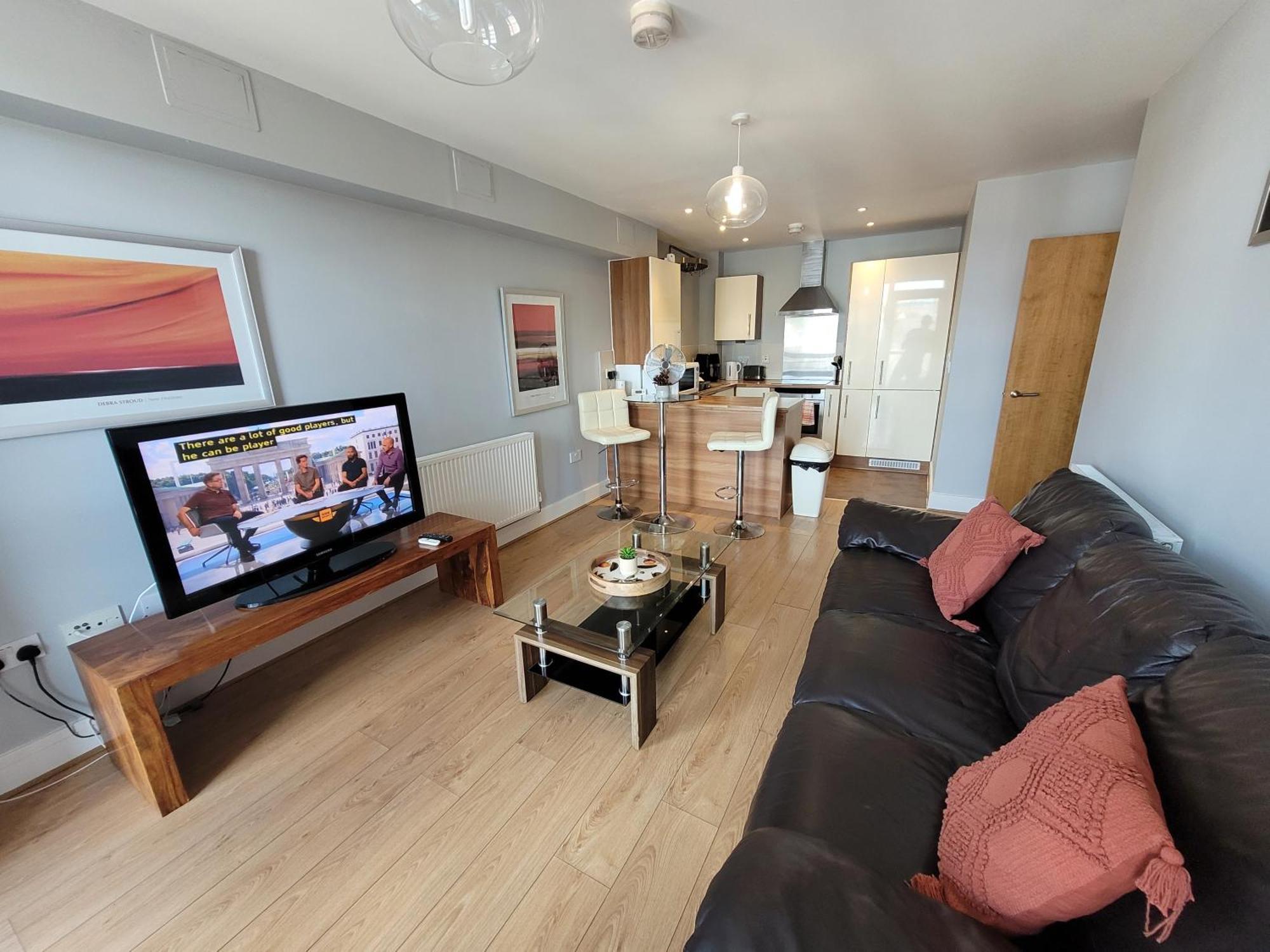 Lesley Court- A Lovely Spacious 2 Bedroom Apartment By Catchpole Stays เชมส์ฟอร์ด ภายนอก รูปภาพ