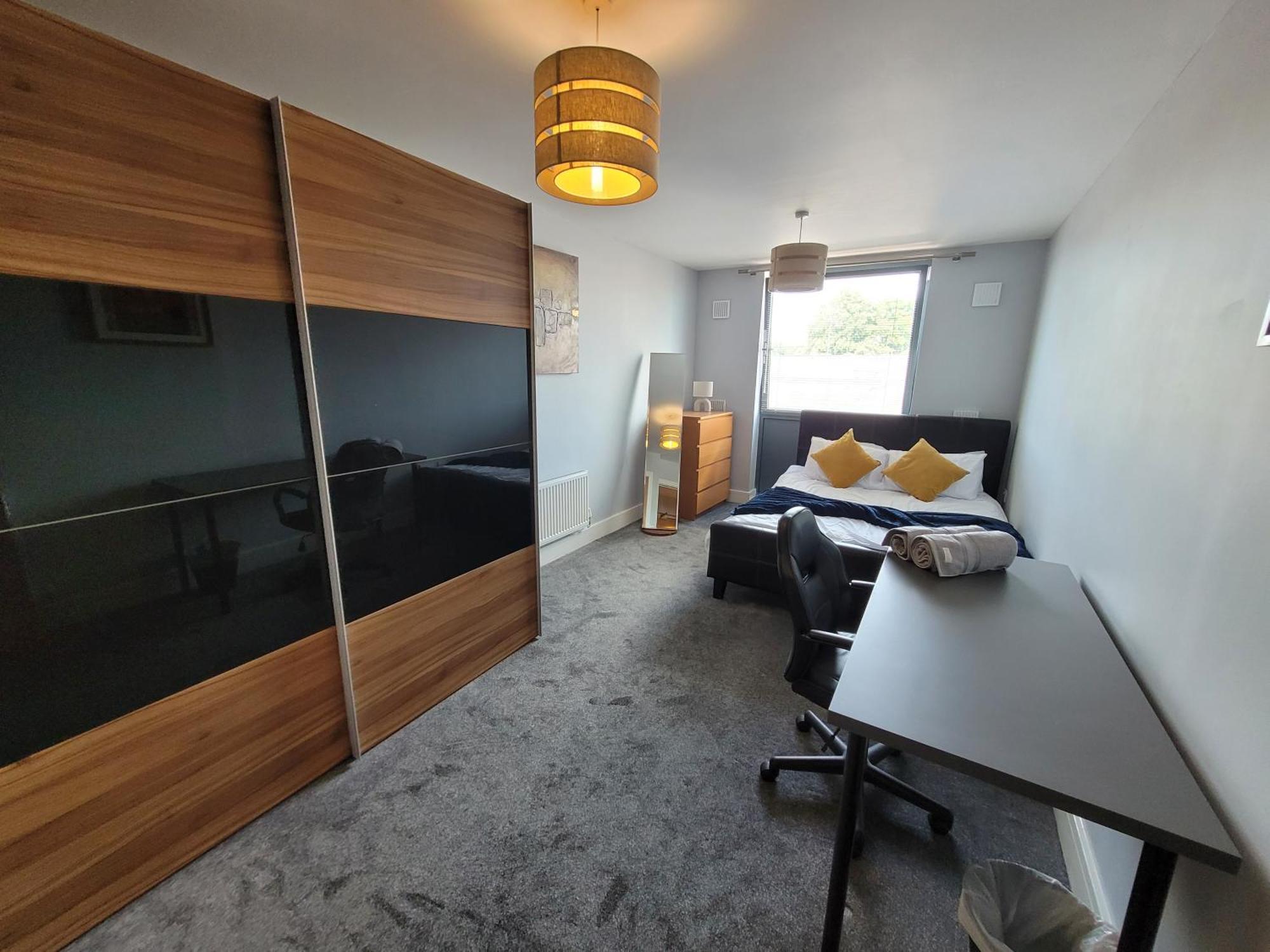 Lesley Court- A Lovely Spacious 2 Bedroom Apartment By Catchpole Stays เชมส์ฟอร์ด ภายนอก รูปภาพ