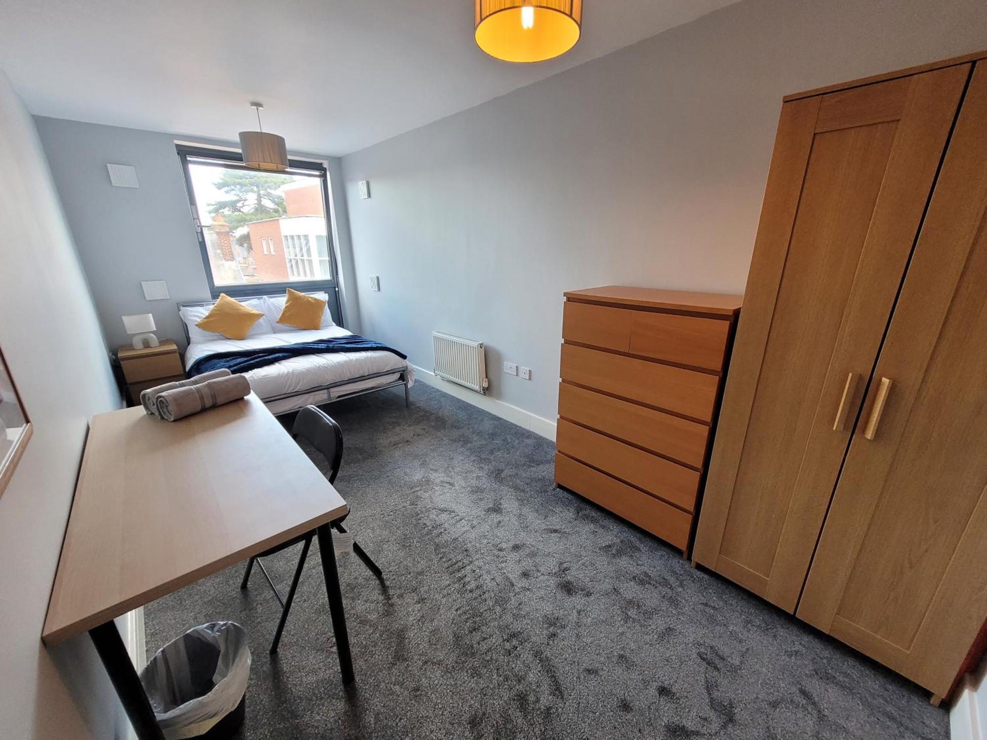 Lesley Court- A Lovely Spacious 2 Bedroom Apartment By Catchpole Stays เชมส์ฟอร์ด ภายนอก รูปภาพ